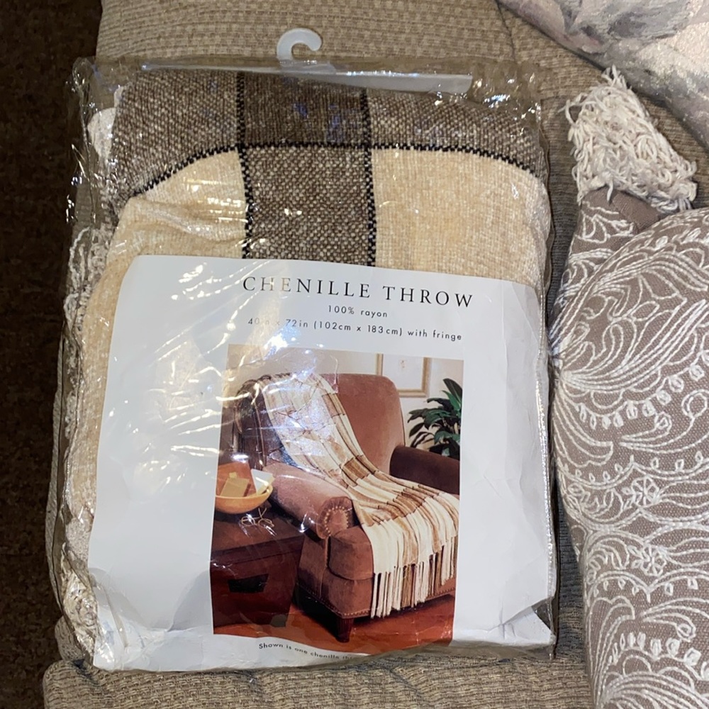 🧁 NWT Chenille Plaid Throw Blanket w/Fringe 100% Rayon - 40x72 inches